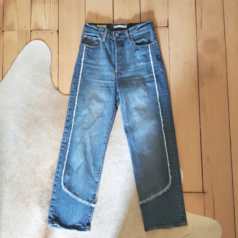 Levis Ribcage Straight Exposed Seam Detail 27 x 27